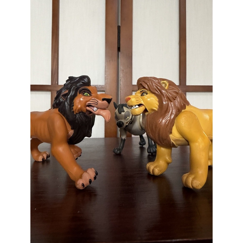 Lion King Mufasa Scar Hyena Fight Scene Moveable Attack Figures Lot Of 3